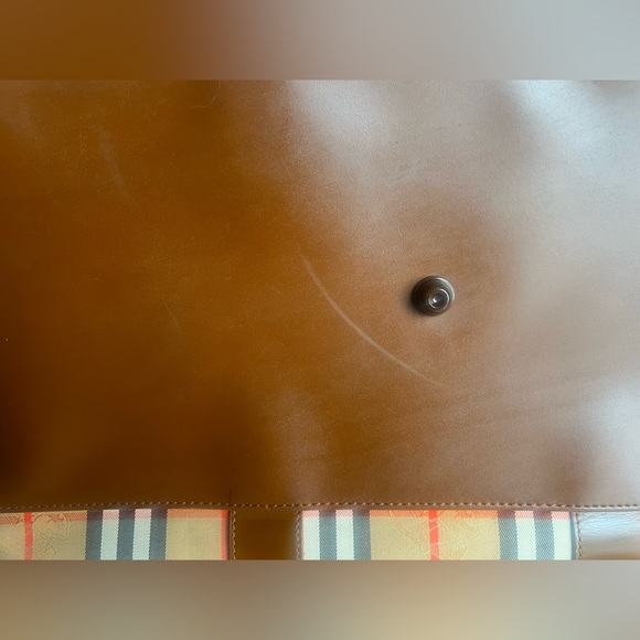 Burberry duffle traveling bag - Picture 14 of 17